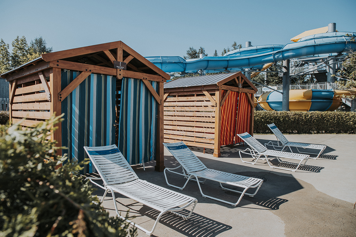 DeAO - Table D'Eau Interactive Enfants 82 Pièces - Parc Aquatique Avec Bac à Sable - Jeu Sensoriel Extérieur